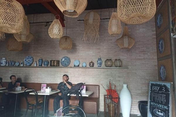 Pengunjung restoran Kapitan Lim. (Melan Eka Lisnawati/Historia.ID).