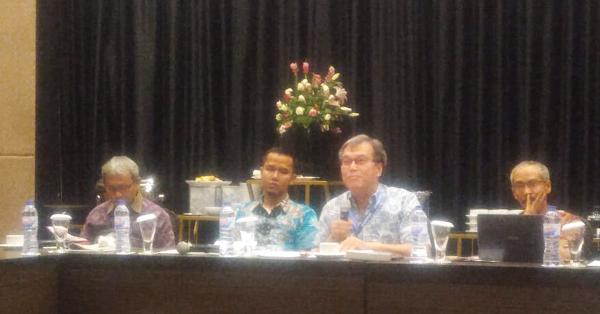 Didi Kwartanada (memegang mikropon) dalam diskusi panel Seminar Sejarah Nasional "Membayangkan Indonesia di Hari Depan" di Aston Priority & Conference, 4 Desember 2019. Foto: Martin Sitompul/Historia.