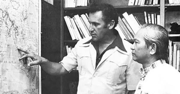 Thomas P. Rosandich (kiri) (International Sports Hall of Fame)