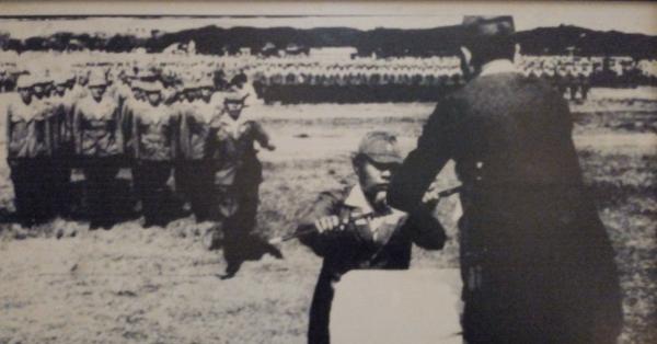 Pelantikan para perwira PETA di Lapangan Gambir (Randy Wirayudha-Historia/Repro Koleksi Museum PETA Bogor)