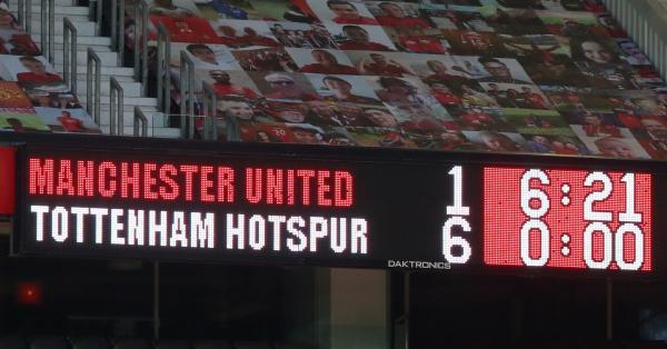 Papan Skor di Old Trafford yang merujuk angka 6-1 (Twitter @SpursOfficial)