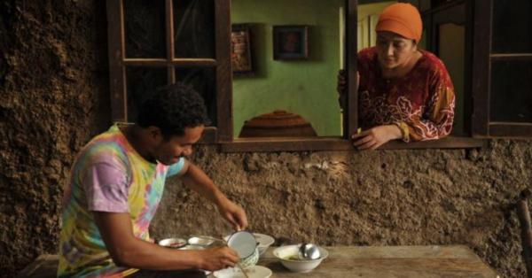 Tak melulu kuliner Minang, Tabula Rasa juga menyisipkan satu kuliner timur, Ikan Kuah Kuning dengan Papeda (Lifelike Picture)