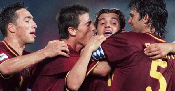 Sérgio Paulo Marceneiro da Conceição (kedua dari kanan) saat selebrasi usai mencetak hat-trick ke gawang Jerman di Euro 2000 (UEFA)