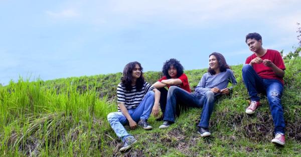 Band Merah Bercerita yang salah satunya digawangi anak bungsu Wiji Thukul, Fajar Merah (kedua dari kiri) (Foto: Dok. Yuda Kurniawan/Rekam Docs)