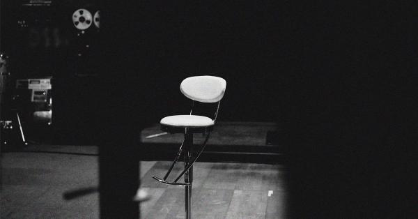 Bangku kosong di salah satu sudut studio tempat Krakatau berlatih. (Fernando Randy/Historia).