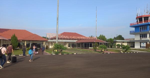 Bandara Internasional H. AS Hanandjoeddin yang dulu bernama Bandara Buluh Tumbang dan masih jarang transportasi udara (Randy/Wirayudha)
