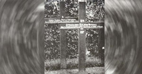 Nisan Athanasius dan Linus (Repro Di Negeri Penjajah: Orang Indonesia di Negeri Belanda 1600-1950)