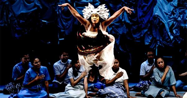 Burung yang menetaskan telur menjadi hutan kecil. Diperankan oleh Rianto. (Fernando Randy/Historia).