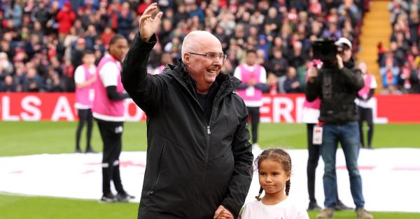 Sven-Göran Eriksson di laga amal Liverpool Legends vs Ajax Legends (liverpoolfc.com)