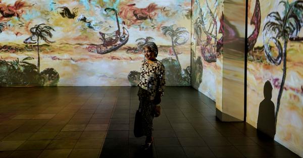 Para pengunjung saat menikmati karya-karya Affandi di Galeri Nasional Indonesia. (Fernando Randy/Historia.id).