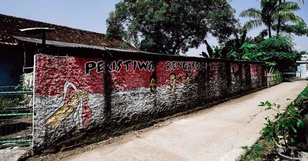 Karya seni yang tergambar di dinding mengenai peristiwa rengasdengklok banyak di temui disekitar rumah sejarah. (Fernando Randy/Historia.id).