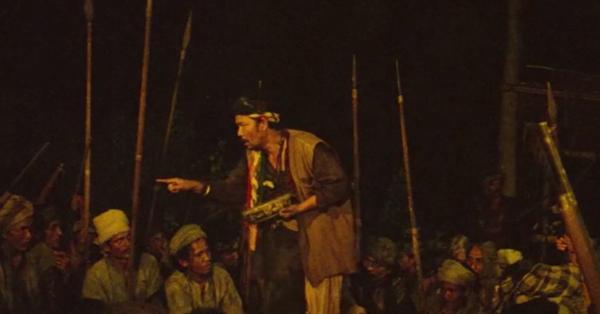 Lantunan syair-syair Aceh untuk membangkitkan semangat pasukan Tjoet Nja' Dhien (Tangkapan Layar Mola TV)