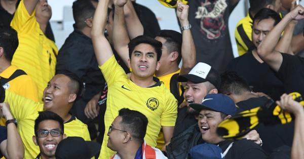 Menpora Malaysia Syed Saddiq di antara "Ultras Malaya" saat laga Indonesia vs Malaysia (Foto: Antara)
