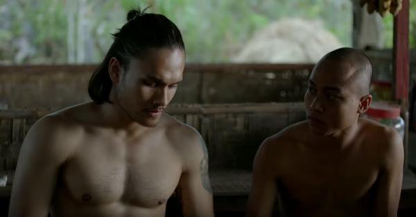 Petinju (Randy Pangalila) dan Juno (Muhammad Khan).