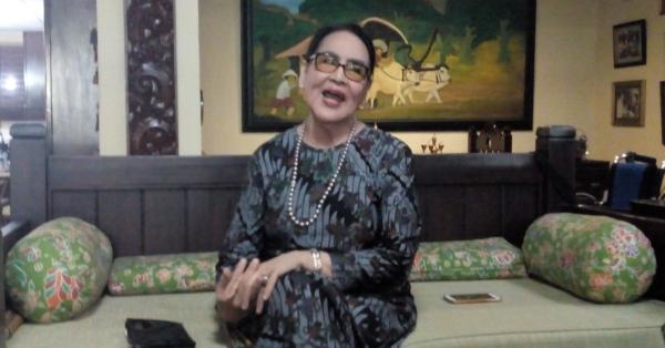 Connie Sutedja kerap tertawa jika mengenang kiprahnya bersama mendiang Benyamin S (Foto: Randy Wirayudha/Historia)