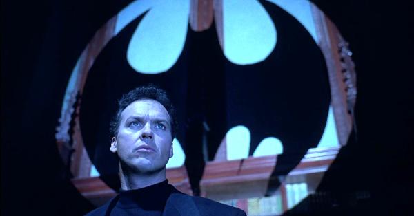 Michael John Douglas Keaton memerankan Batman di dua produksi film. (IMDB)