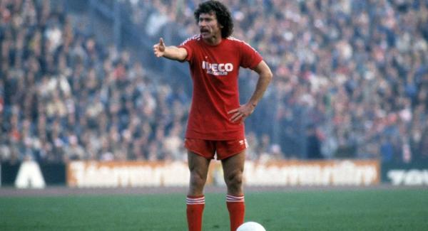 Sejak 1970 Paul Breitner membela Bayern Munich yang mendatangkan lima gelar Bundesliga. (fcbayern.com).