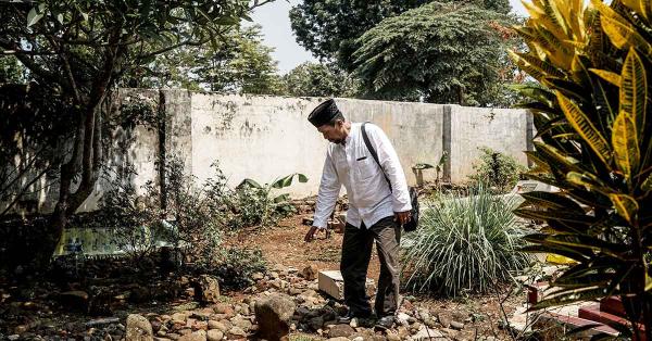 Sultan Ahmad Sjah dan makam leluhurnya. (Fernando Randy/Historia).