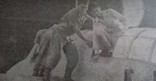 Panglima TRI Jenderal Soedirman usai diterbangkan ke Bali dengan pesawat pembom Nakajima Ki-49 "Pangeran Diponegoro-I" (Angkasa I No. 5 tahun 1950/Repro Sang Elang)