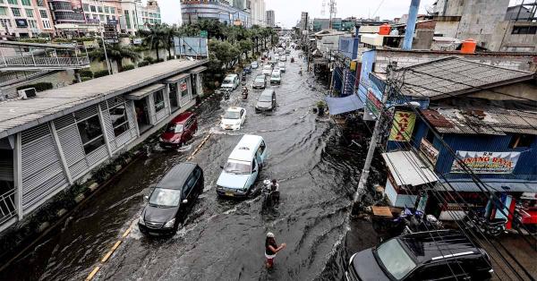 Suasana banjir di kawasan Mangga Dua, Jakarta. (Fernando Randy/Historia).