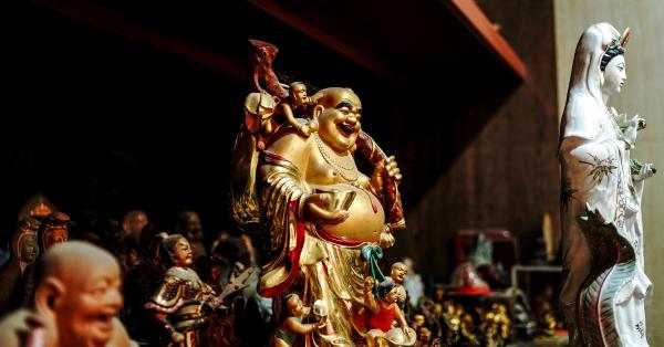 Berbagai patung di klenteng Hok Lay Kiong. (Fernando Randy/Historia.id).