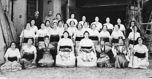 Para pesumo wanita Jepang di era 1900. (Miyapedia)