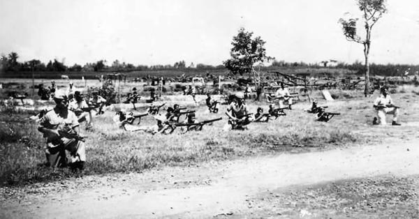 Pasukan PPU III/930 pimpinan OMU III Hanandjoeddin di front Malang Timur (Dok Pribadi/Repro Sang Elang)