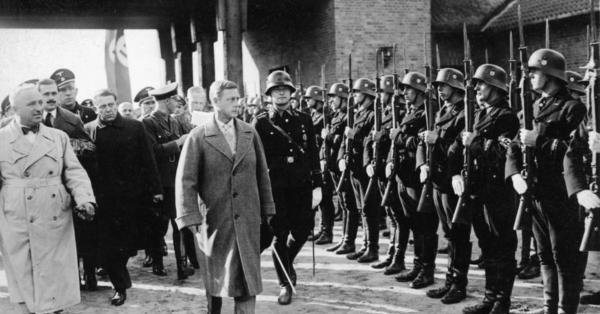 Salah satu agenda kunjungan Pangeran Edward di Jerman. (Bundesarchiv).