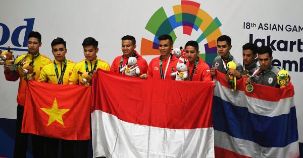 Tim Beregu Thailand (kanan) meraih perunggu pencak silat nomor seni (Foto: INASGOC)
