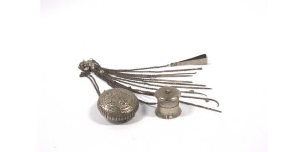 Beragam peralatan perak dari Batak. (collectie-nusantara.nl).