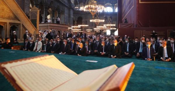 Shalat Jumat untuk kali pertama didirikan di Hagia Sophia setelah 86 tahun (Foto: istanbul.gov.tr)