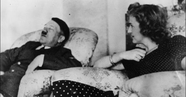 Hitler dan istrinya, Eva Braun.