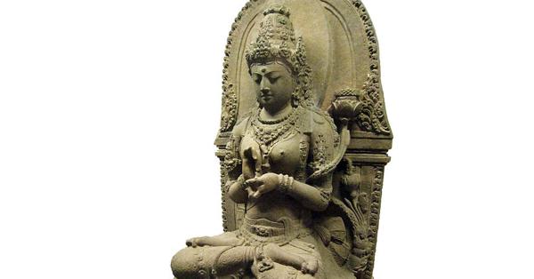 Arca Prajnaparamita atau dikenal dengan Arca Ken Dedes. Kini menjadi koleksi Museum Nasional, Jakarta. ​(Wikipedia).