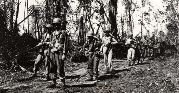 Pasukan Divisi ke-6 yang menggantikan Resimen ke-158 di Pertempuran Bukit Pohon Tunggal. (United States Army Center Of Military History).