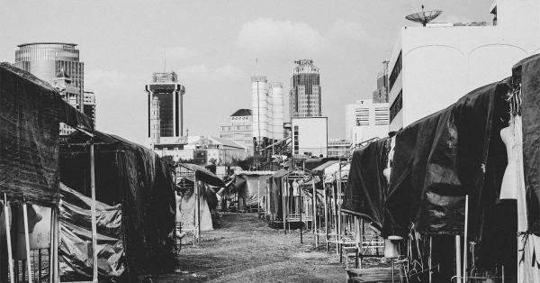 Suasana sepi tempat berjualan pakaian di kawasan Jakarta. (Fernando Randy/Historia).
