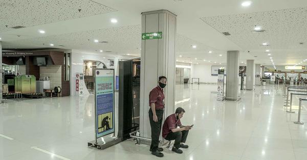 Para petugas porter barang yang biasanya sibuk kini tak tampak lagi. (Fernando Randy/Historia.id).