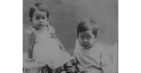Herawati (kanan) bersama adiknya, Saptarita.