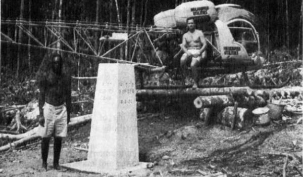 Tim survei gabungan Australia-Indonesia menyelesaikan monumen permanen batas internasional. (Repro The Australian Surveyor).