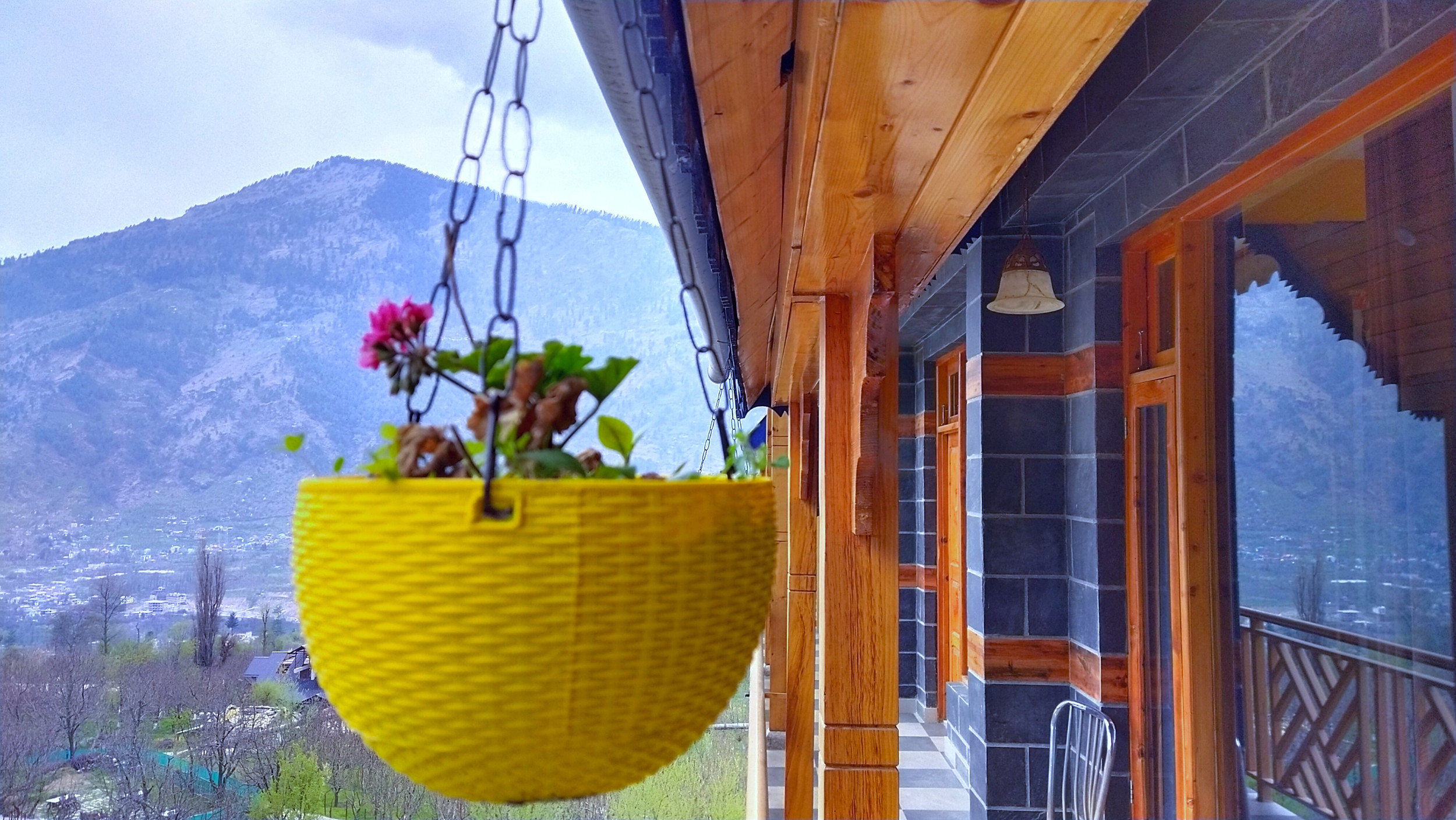 ROOMS Cafe Saffron Cottages Naggar, near Manali