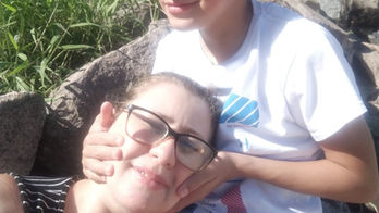 Estudante de pedagogia fala sobre ser mãe de deficiente visual
