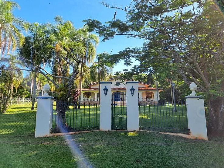 Miniatura: Casa estilo colonial no Cond. Parque Náutico