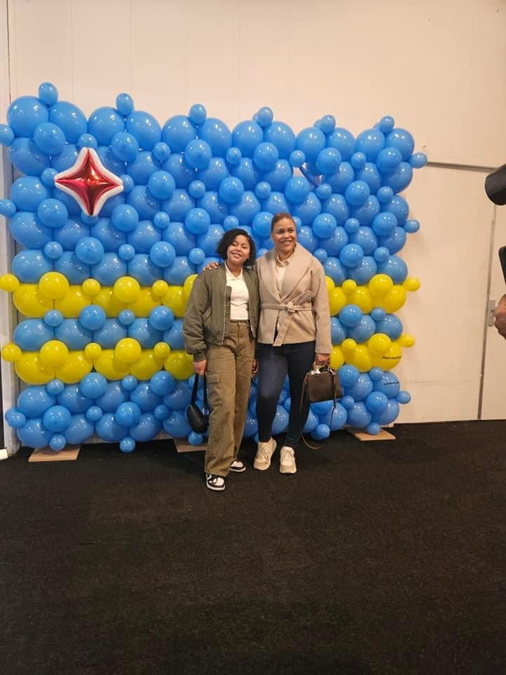 Aruban flag balloon wall