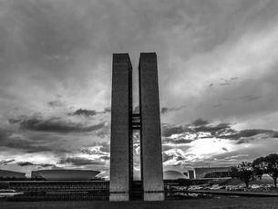 Compra-se Musas, com Cartão