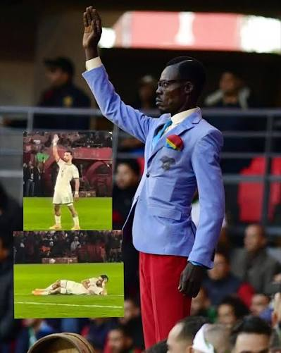 L'attaquant algérien Mohammed Amoura se moque de Michel Kuka Mboladinga alias Lumumba, qui s’est effondré en larmes pendant que les Algériens fêtaient leur qualification pour les quarts de finale.