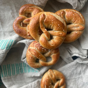 Pretzelit hapanjuurella