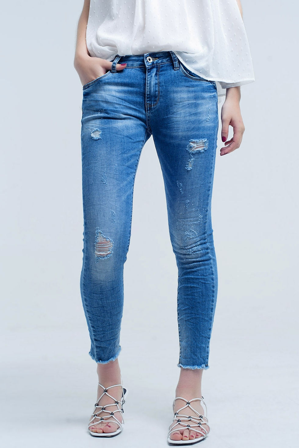Thumbnail: Skinny Jeans in Medium Wash With Rips
