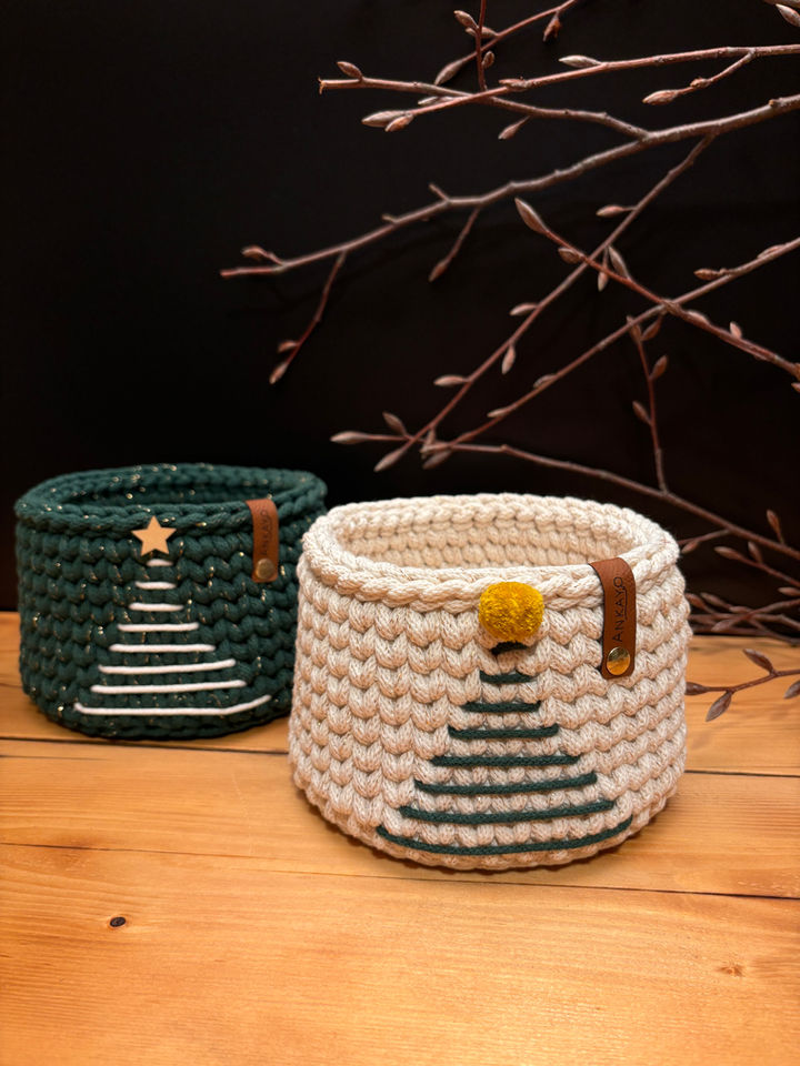 Gehäkeltes Körbchen im weihnachtlichen Stil