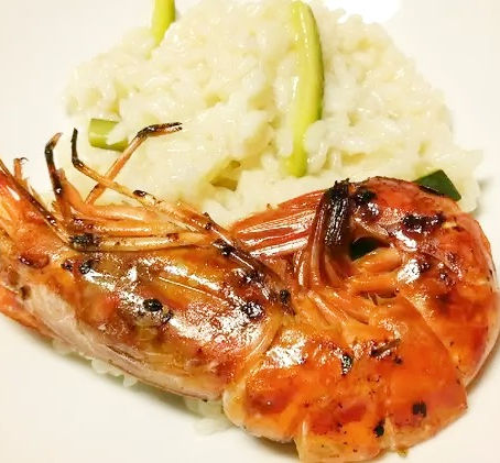 Risotto con zucchine e gamberone sulla griglia