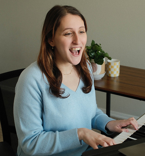 Voice teacher Lauren teaches an online voice lesson