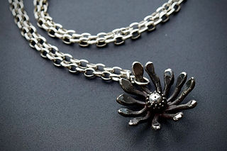 west coast gallery piha auckland art exhibition artist kat wells jeweller jewellery